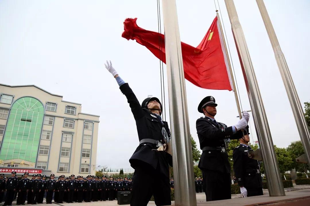 小S称许雅钧拒绝夫妻情趣，洗澡时取悦老公，对方却只顾玩手机